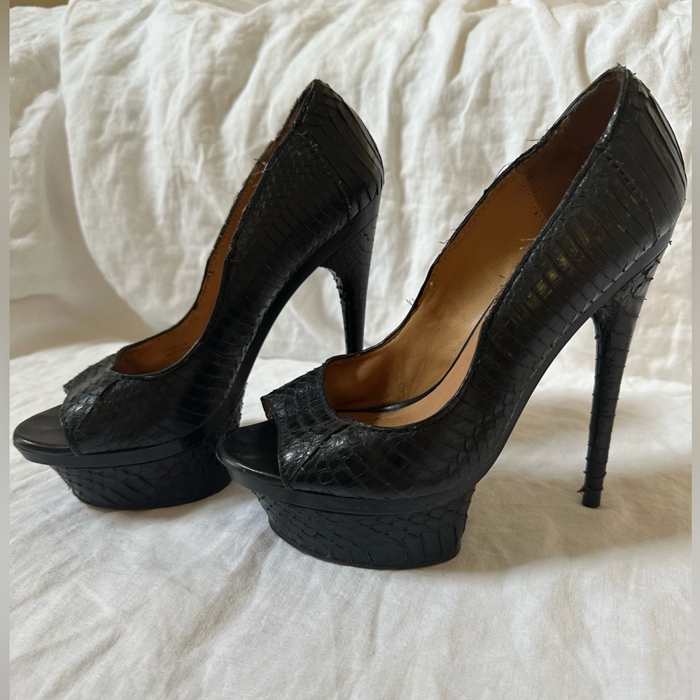 L.A.M.B. Ilane Black Snakeskin Leather Peep Toe Platform Pumps - size 38.5